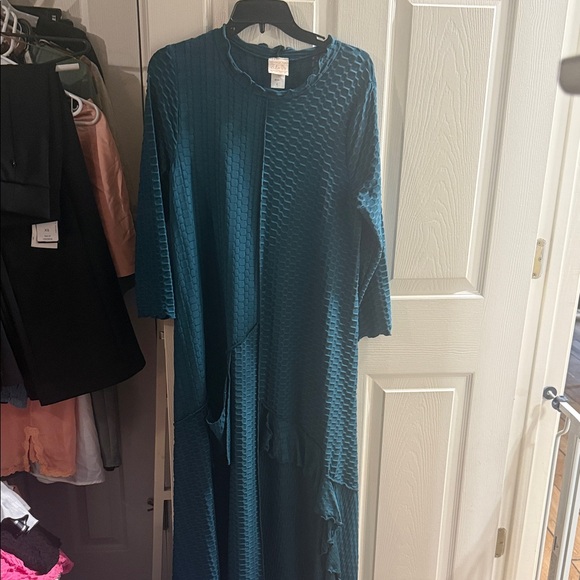 Zadie B'S Dresses & Skirts - Zakee By Teal Textured Maxi Dress